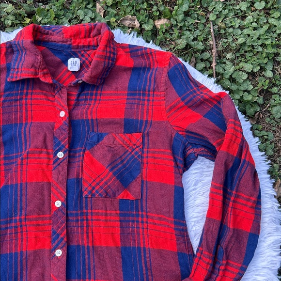 GAP Women’s Red and Navy Blue Flannel Button Down Shirt Size Medium - Picture 8 of 13